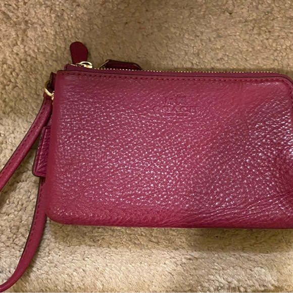 Coach double corner zip wristlet Fuscia/gold pebble leather - Picture 1 of 8